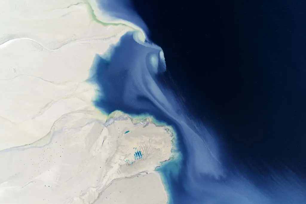 finite element analysis (FEA) and discrete element method (DEM)