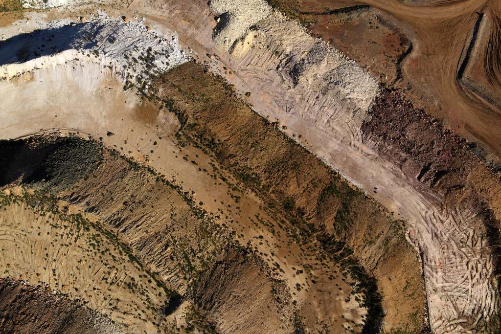 finite element analysis (FEA) and discrete element method (DEM)